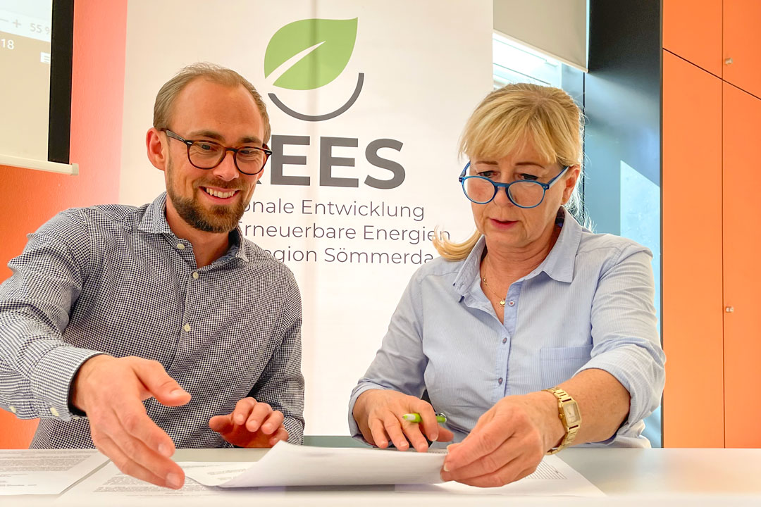 Christopher Liss, Projektmanager REES, und die Bürgermeisterin von Rastenberg zur Auftaktveranstaltung zum Projekt REES.